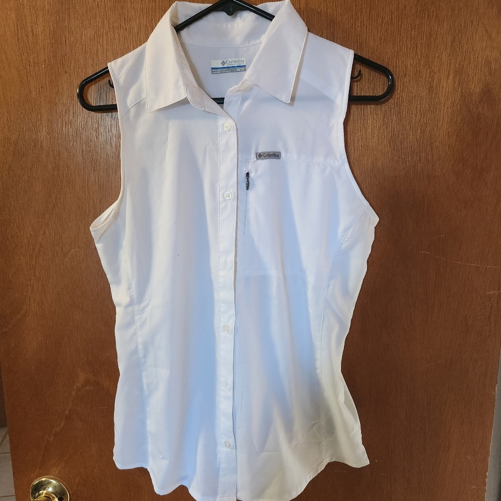 Sleeveless Columbia top